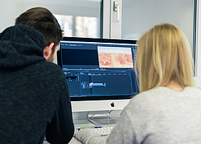 Im kostenlosen Workshop lernen Studierende die Grundlagen der Adobe-Programme InDesign, Illustrator & Photoshop kennen.