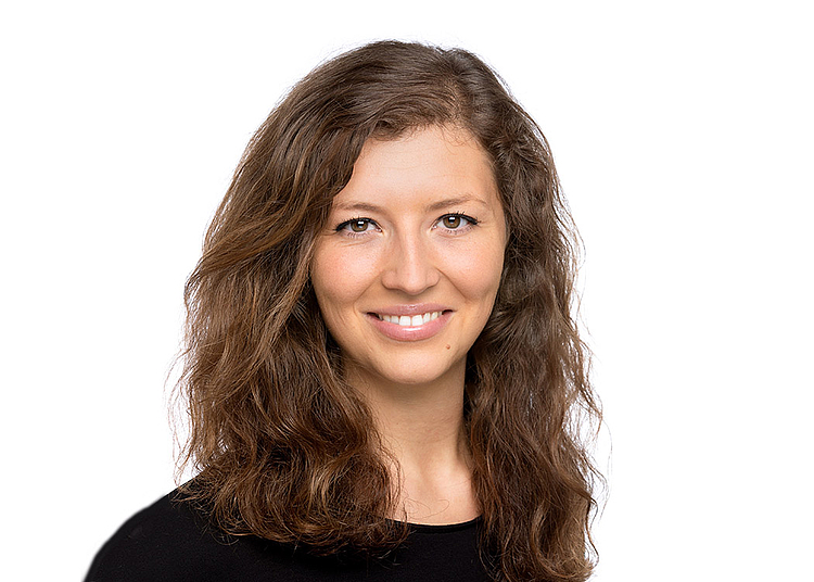 Journalismus-Absolventin Laura Braeunig arbeitet jetzt als PR-Beraterin