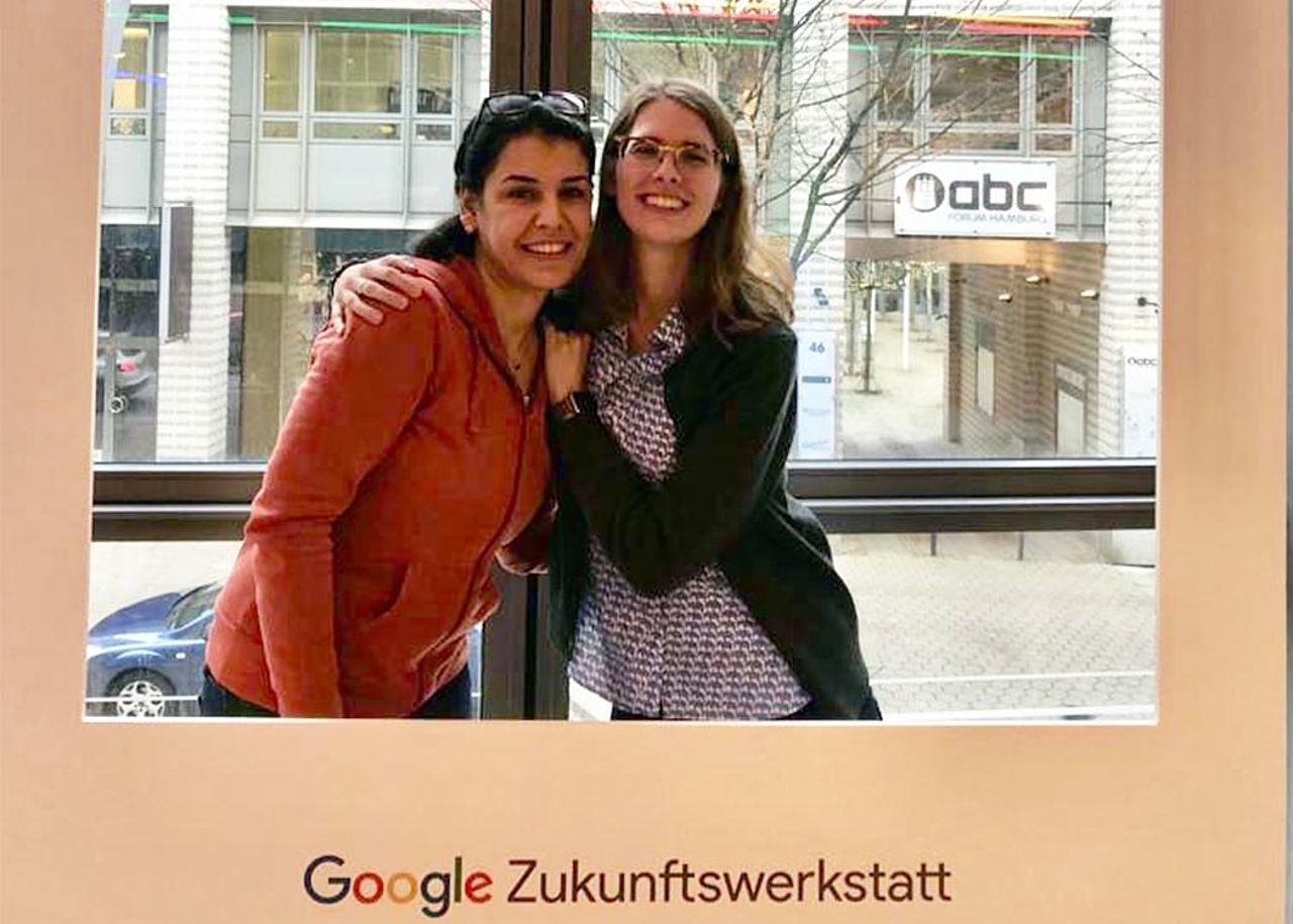Souvenir photo at Google: Dlsoz Mohammed together with her fellow student Natalie Homann