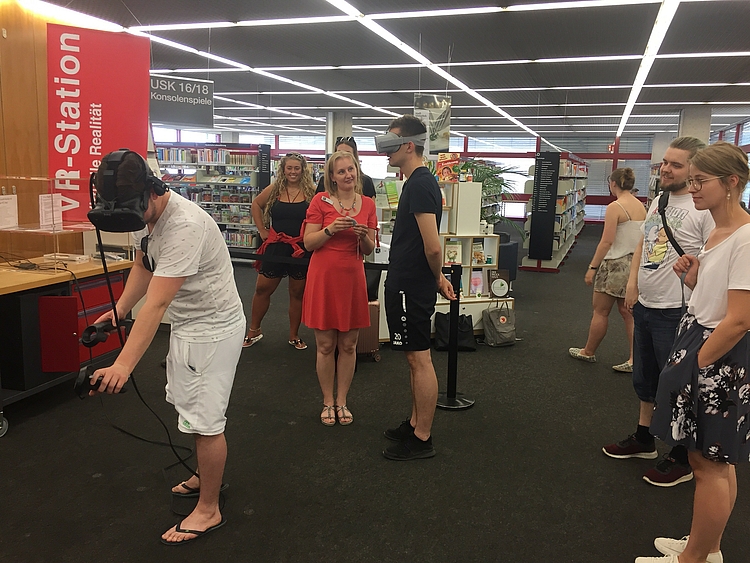 Kölner HMKW Journalismus-Studierende in der virtuellen Realität