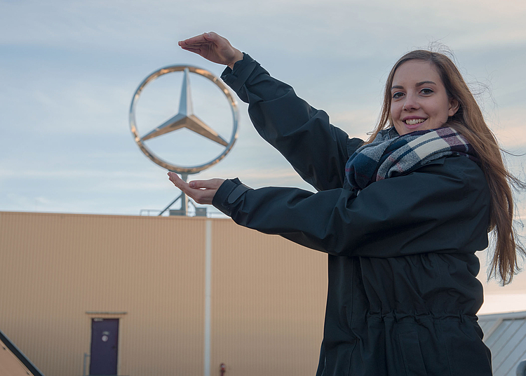 HMKW-Studentin Fee Hoopmann verbrachte einen Teil ihres Praxissemesters bei Mercedes-Benz.
