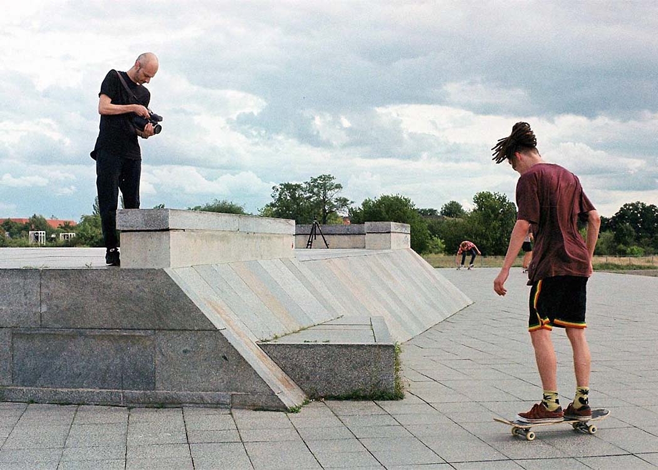 Dreharbeiten zu "Skating on the Ruins of the History" im Skatepark Vogelfreiheit / Tempelhofer Feld im Rahmen der Abschlussarbeit (Foto: Sophia Malaika)