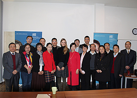 HMKW-Mitarbeiterin Tanja Bozovic (8. v. l.) mit den Verlags-Vertreter/innen aus der Provinz Guangdong, China.