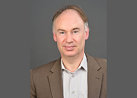 Prof. Dr. habil. Martin Welker leitet an der HMKW Frankfurt den Fachbereich Journalismus und Kommunikation.