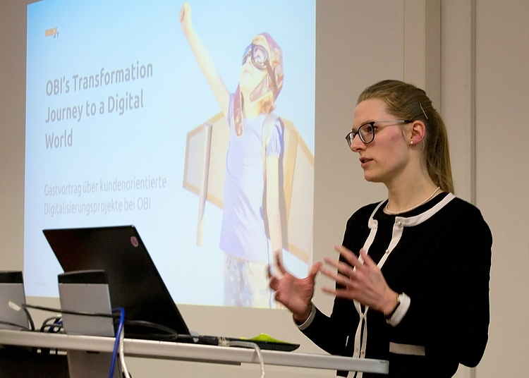 Gastspeakerin Clara Wedemeyer berichtete über "OBI's Transformation Journey to a Digital World"