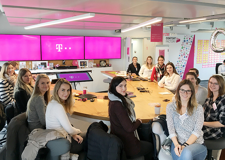 The HMKW students with Prof. Niemeyer at the table in the Content Factory of the Deutsche Telekom headquarters.