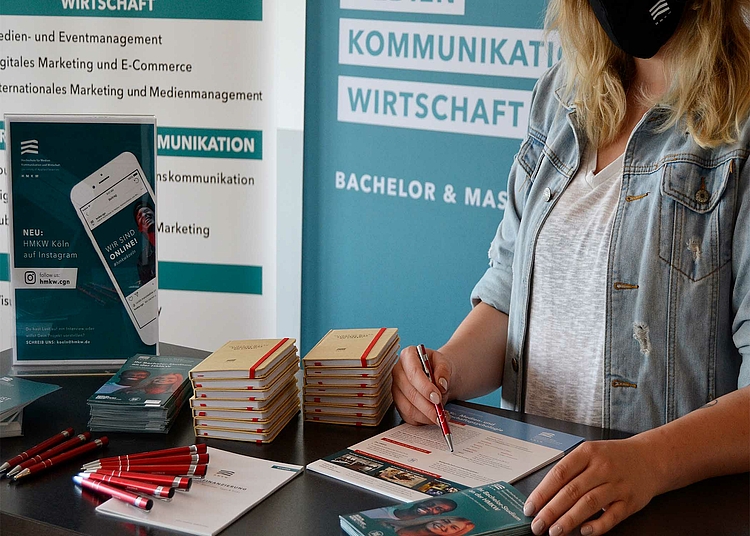 Das Studienberatungsteam informiert Dich gern am HMKW-Stand auf der Traumberuf Medien Messe in Köln.