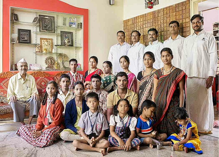 Extended family in Bangalore (Photo: Nora Bibel)