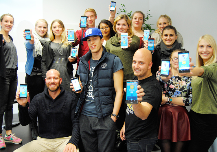 Studierende der HMKW Berlin spenden über die ShareTheMeal App 