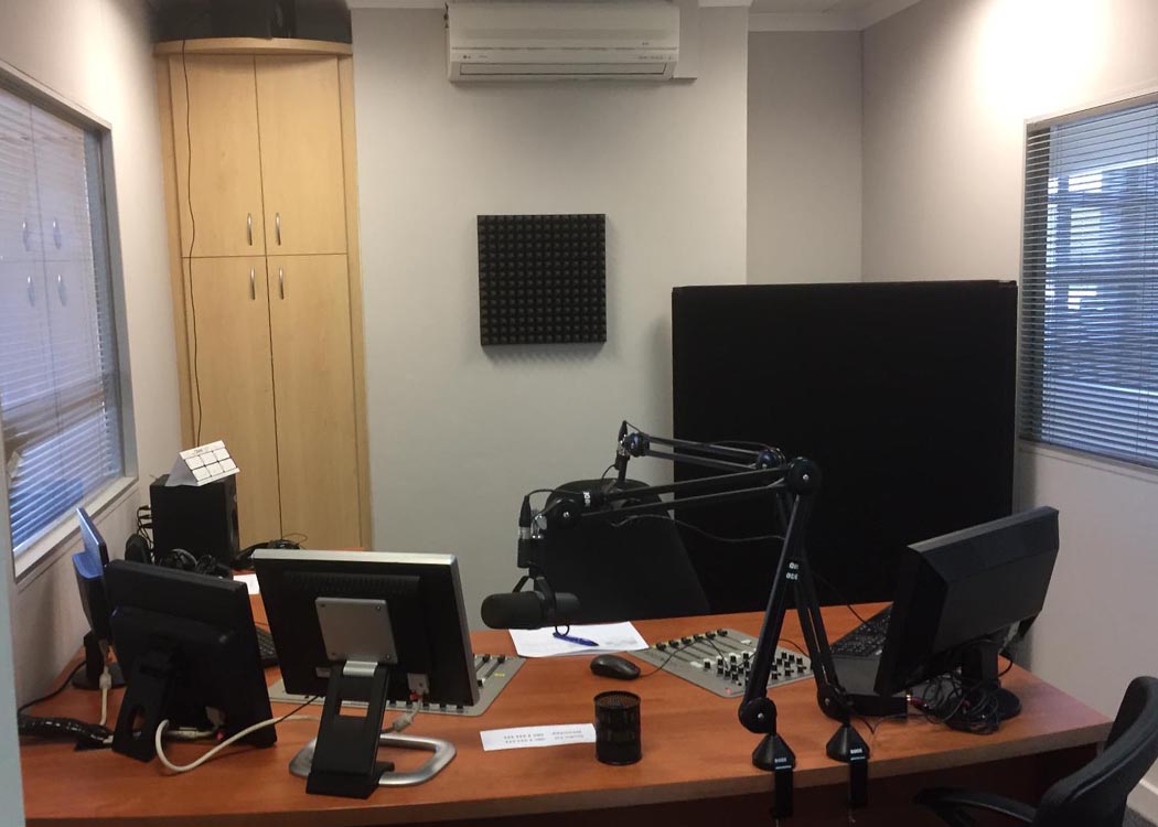 Der tägliche Arbeitsort: das Studio von Hitradio Namibia